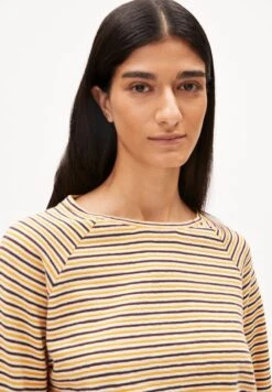 Voorkant -Vrouwelijke Couture 833x1200